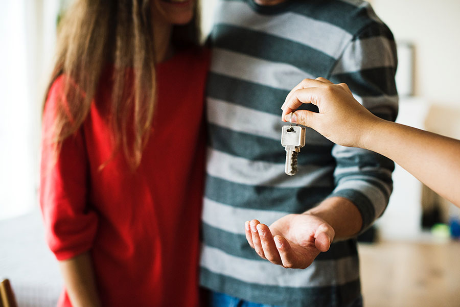 Couple being handed keys to first home | Debitoor Invoicing and Accounting