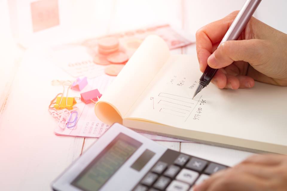 Avoid the hassle of your own calculations by working with an accountant on your self-assessment